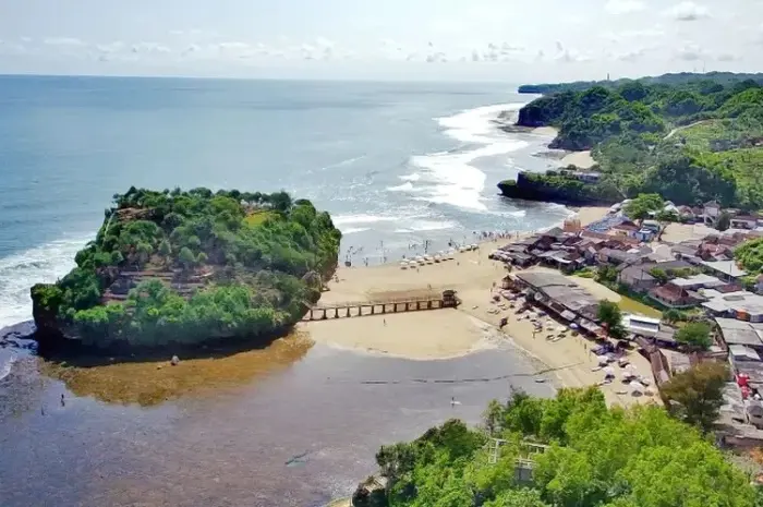 Pantai Drini, Wisata Pantai yang Menawan di Jogja
