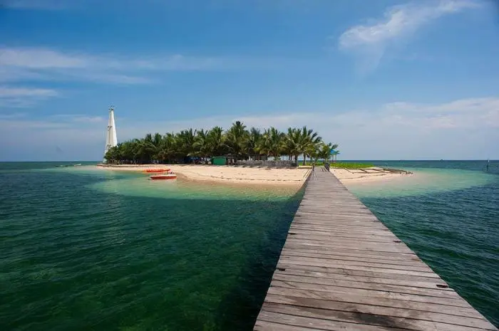 Pantai di Kalimantan Timur dengan Panorama Eksotis dan Keindahan Laut yang Memukau
